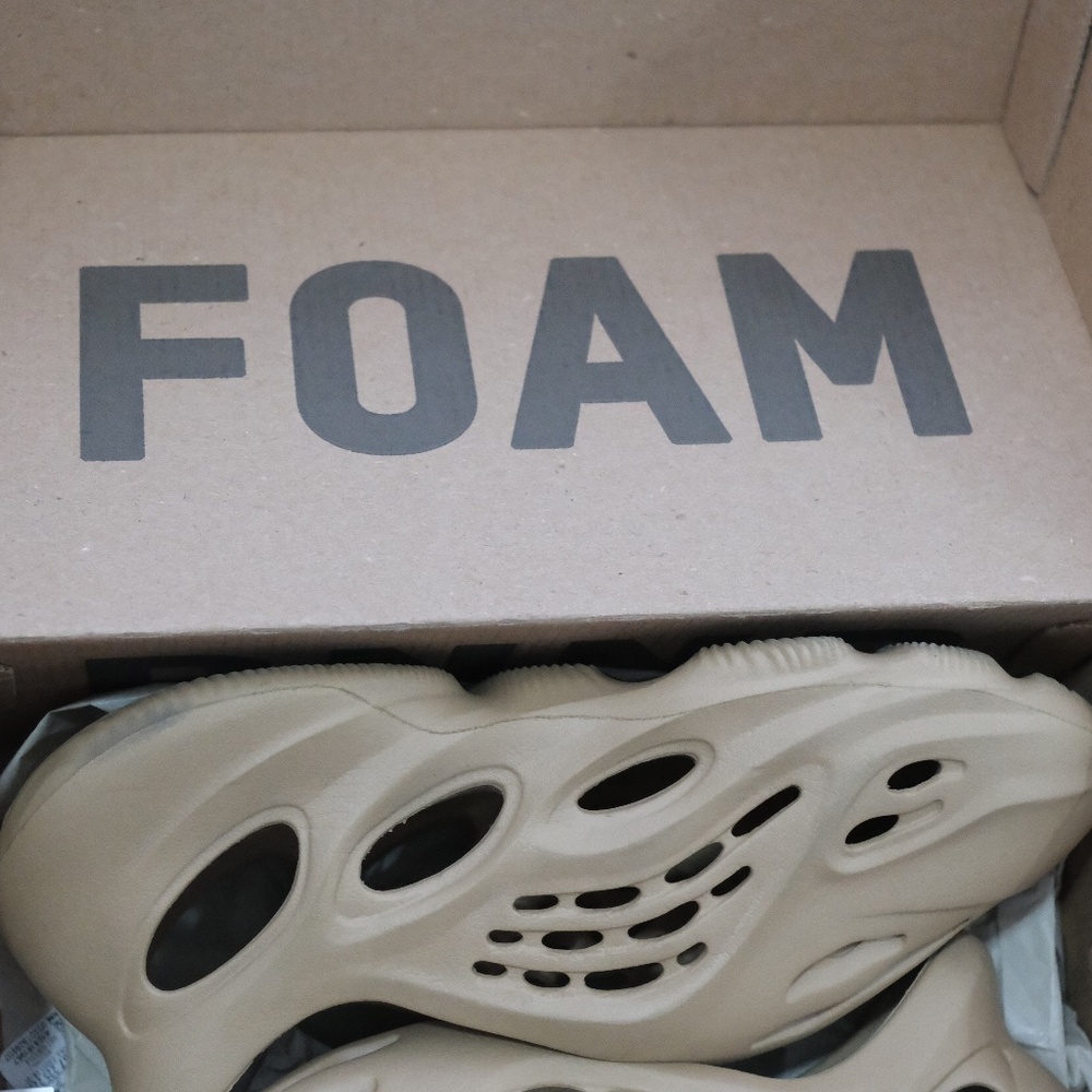 adidas Yeezy Foam RNNR Sulfur